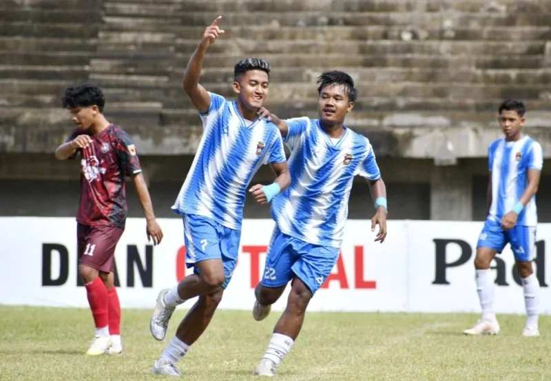 PSP Padang tampil superior saat menghadapi Gumarang FKNB pada laga pekan ke-6 lanjutan Liga 4 Sumbar di Stadion Utama Sumbar, Senin (9/2/2026). (Foto: Diskominfo Padang)