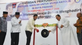 Wali Kota Padang, Fadly Amran membuka kegiatan Pastoral siswa Katolik di Aula SMA Don Bosco Padang, Senin (23/2/2026). (Foto: Prokopim Padang)