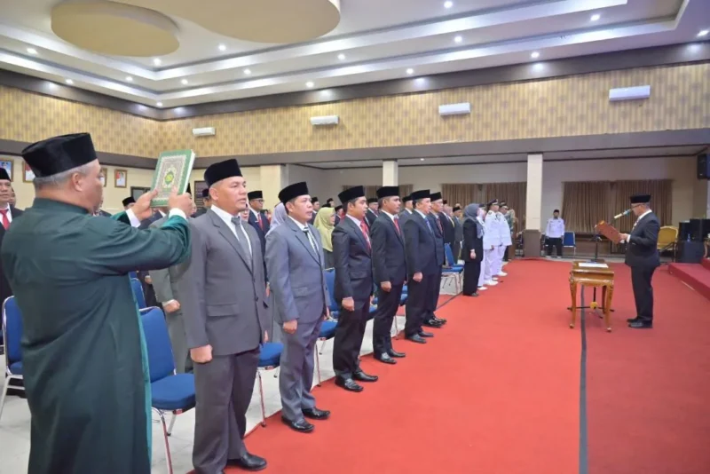 Sekretaris Daerah Kota Payakumbuh, Rida Ananda melantik sejumlah pejabat di lingkungan Pemko Payakumbuh, Senin (2/2/2026). (Foto: MC Payakumbuh)