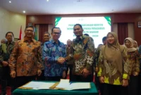 Pengurus Pusat IKA FK Unand periode 2025–2030 resmi dilantik di Aula Student Center M. Syaaf, Fakultas Kedokteran Unand, Minggu (1/2/2026). (Foto: Dok. Unand)