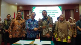 Pengurus Pusat IKA FK Unand periode 2025–2030 resmi dilantik di Aula Student Center M. Syaaf, Fakultas Kedokteran Unand, Minggu (1/2/2026). (Foto: Dok. Unand)