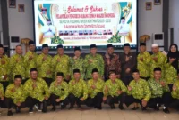Wakil Wali Kota Padang Maigus Nasir foto bersama usai pelantikan PC DMI se-Kota Padang masa khidmat 2026–2031 di Gedung Bagindo Aziz Chan Youth Center, Minggu (8/2/2026). (Foto: Prokopim Padang)