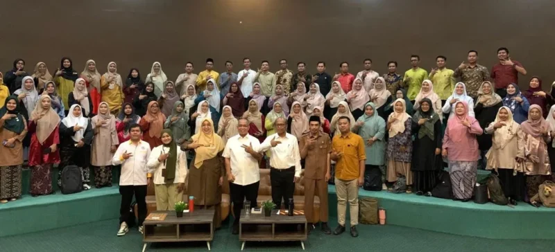 Pemko Padang menggelar pelatihan animasi dan pembuatan game bagi guru TIK tingkat SMP se-Kota Padang di Gedung Youth Center, Selasa (10/2/2026). (Foto: Diskominfo Padang)