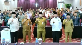 Pj Sekda Kota Padang, Raju Minropa membuka Pelatihan MoT Pesantren Ramadan Tingkat Kota Padang Tahun 1447 H/2026 di Hotel Rangkayo Basa, Selasa (3/2/2026). (Foto: Prokopim Padang)