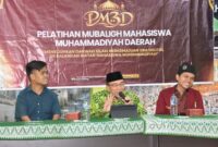 Wakil Wali Kota Padang Maigus Nasir memberikan materi pada Pelatihan Mubaligh Mahasiswa Muhammadiyah Daerah di Aula Masjid Taqwa Muhammadiyah, Minggu (8/2/2026). (Foto: Prokopim Padang)