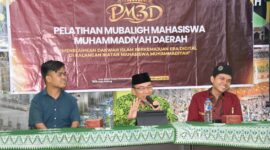 Wakil Wali Kota Padang Maigus Nasir memberikan materi pada Pelatihan Mubaligh Mahasiswa Muhammadiyah Daerah di Aula Masjid Taqwa Muhammadiyah, Minggu (8/2/2026). (Foto: Prokopim Padang)
