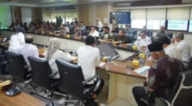 Suasana rapat pembahasan pembangunan Tol Sicincin-Bukittinggi di ruang rapat Kementerian PU, Jakarta, Selasa (3/2/2026). (Foto: ADPSB)