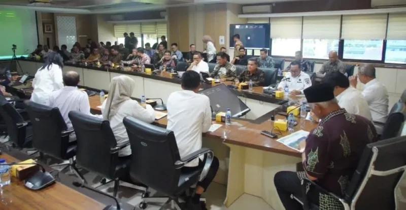Suasana rapat pembahasan pembangunan Tol Sicincin-Bukittinggi di ruang rapat Kementerian PU, Jakarta, Selasa (3/2/2026). (Foto: ADPSB)