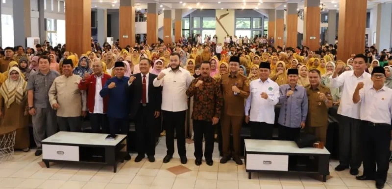 Wali Kota Padang, Fadly Amran menghadiri kegiatan Pembinaan Iman Siswa-Siswi Kristen Tahun 2026 di Gedung Bagindo Aziz Chan Youth Center, Senin (23/2/2026). (Foto: Prokopim Padang)
