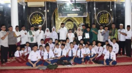 Wali Kota Padang Fadly Amran membuka secara resmi Pesantren Ramadan 1447 H se-Kota Padang di Masjid Baitul Haadi Aur Duri Indah, kelurahan Parak Gadang Timur, Kecamatan Padang Timur Senin (23/2/2026). (Foto: Prokopim Padang)