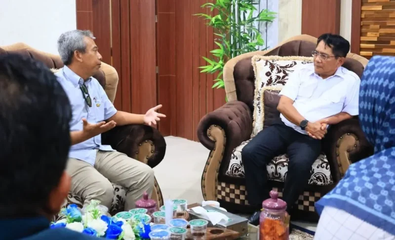 Bupati Padang Pariaman, John Kenedy Azis menerima kunjungan audiensi dari PLN Indonesia Power di Kantor Bupati, Kamis (5/2/2026). (Foto: Kominfo Padang Pariaman)
