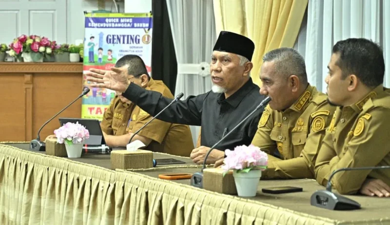 Gubernur Sumatera Barat Mahyeldi Ansharullah dalam rapat koordinasi di rumah dinas Bupati Limapuluh Kota, Selasa (24/2/2026). (Foto: ADPSB)