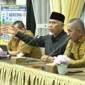 Gubernur Sumatera Barat Mahyeldi Ansharullah dalam rapat koordinasi di rumah dinas Bupati Limapuluh Kota, Selasa (24/2/2026). (Foto: ADPSB)