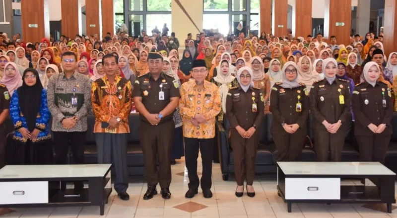 Wakil Wali Kota Padang Maigus Nasir membuka kegiatan penerangan hukum yang digelar Kejari Padang di Gedung Bagindo Aziz Chan Youth Center, Kamis (26/2/2026). (Foto: Prokopim Padang)