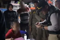 Petugas Satpol PP Padang melaksanakan patroli, pengawasan dan penertiban wilayah Kota Padang. (Foto: Humas Satpol PP Padang) 