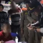 Petugas Satpol PP Padang melaksanakan patroli, pengawasan dan penertiban wilayah Kota Padang. (Foto: Humas Satpol PP Padang) 