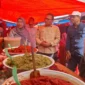 Sekdakab Pasbar Doddy San Ismail memimpin langsung pemantauan harga dan pasokan di Pasar Simpang Empat, Kecamatan Pasaman, Minggu (8/2). (Foto: Diskominfo Pasbar)