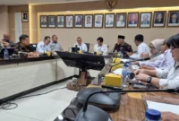 Suasana rapat percepatan pembangunan Jalan Tol Padang–Pekanbaru Seksi Sicincin/Kayu Tanam–Bukittinggi  di Kementerian PU, Jakarta, Selasa (3/2). (Foto: ADPSB)