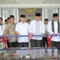 Gubernur Sumbar Mahyeldi meresmikan Masjid Mustaqim di Jorong Kubu Rajo, Nagari Limo Kaum, Batusangkar, Kabupaten Tanah Datar, Sabtu (31/1/2026). (Foto: ADPSB)