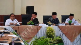 Gubernur Sumbar Mahyeldi memimpin rapat koordinasi bersama Pemko Payakumbuh di Aula Josrizal Zain, Kantor Wali Kota Payakumbuh, Rabu (25/2/2026). (Foto: ADPSB) 