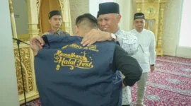 Gubernur Sumbar, Mahyeldi Ansharullah resmi membuka Ramadan Halal Fest 2026 di Masjid Al-Hakim Padang, Jumat (20/2/2026). (Foto: ADPSB)