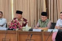 Wali Kota Payakumbuh Zulmaeta mengikuti Rapat Koordinasi Persiapan Angkutan Lebaran 2026 yang dipimpin Gubernur Sumbar Mahyeldi Ansharullah di Istana Bung Hatta, Bukittinggi, Jumat (27/2/2026). (Foto: MC Payakumbuh)