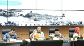 Wali Kota Padang, Fadly Amran memimpin Rapat Bulanan Pemko Padang di Ruang Abu Bakar Ja’ar, Balai Kota Aie Pacah, Kamis (5/2/2026). (Foto: Prokopim Padang)