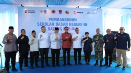Wali Kota Padang, Fadly Amran menghadiri pencanangan pembangunan kembali gedung SDN 49 Batang Kabung, Jumat (20/2/2026). (Foto: Prokopim Padang)