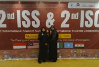 Dua siswi SMAN 1 Padang Panjang Zhafira Muthie Azzayani (X.2) dan Aisya Athfah Mardhiyah (X.9) meraih medali perunggu dalam ajang ISC 2026 di Kuala Lumpur. (Foto: Kominfo Padang Panjang)