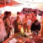 Satgas Saber Pasbar melakukan pengawasan ketersediaan bahan pokok dan stabilitasi harga pangan di Pasar Padang Tujuh Kecamatan Pasaman, Senin (9/2). (Foto: Diskominfo Pasbar)