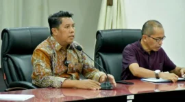 Sekda Agam Dr. Muhammad Lutfi AR dalam jumpa pers di Aula Kantor Bupati Agam, Lubuk Basung, Sabtu (7/2/2026). (Foto: Pemkab Agam)