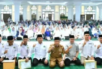 Wakil Wali Kota Padang, Maigus Nasir membuka Tabligh Akbar Tarhib Ramadan 1447 H yang digelar Kantor Kemenag Padang di Masjid Agung Nurul Iman, Selasa (10/2/2026). (Foto: Prokopim Padang)