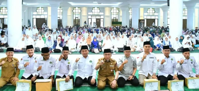 Wakil Wali Kota Padang, Maigus Nasir membuka Tabligh Akbar Tarhib Ramadan 1447 H yang digelar Kantor Kemenag Padang di Masjid Agung Nurul Iman, Selasa (10/2/2026). (Foto: Prokopim Padang)