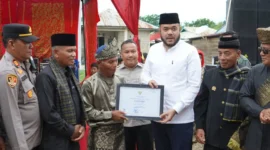 Wali Kota Padang Fadly Amran menghadiri tradisi Limau Barongge di Sungai Pisang, Selasa (17/2/2026). (Foto: Diskominfo Padang)