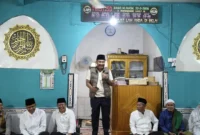 Wagub Sumbar, Vasko Ruseimy saat Safari Ramadan 1447 H di Masjid An Nur, Kampung Batu Karut, Kabupaten Pasaman, Minggu (22/2/2026). (Foto: ADPSB)