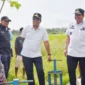 Wali Kota Pariaman Yota Balad bersama Wakil Gubernur Sumbar Vasco Ruseimy meninjau kondisi Irigasi Batang Anai II di Desa Marabau, Kecamatan Pariaman Selatan, Rabu siang (11/2/2026). (Foto: Kominfo Kota Pariaman)