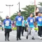 Wali Kota Padang, Fadly Amran turut ambil bagian dalam ajang AMR Warrior Fun Run 5K 2026 di kawasan Pantai Purus, Minggu (8/2/2026). (Foto: Prokopim Padang)