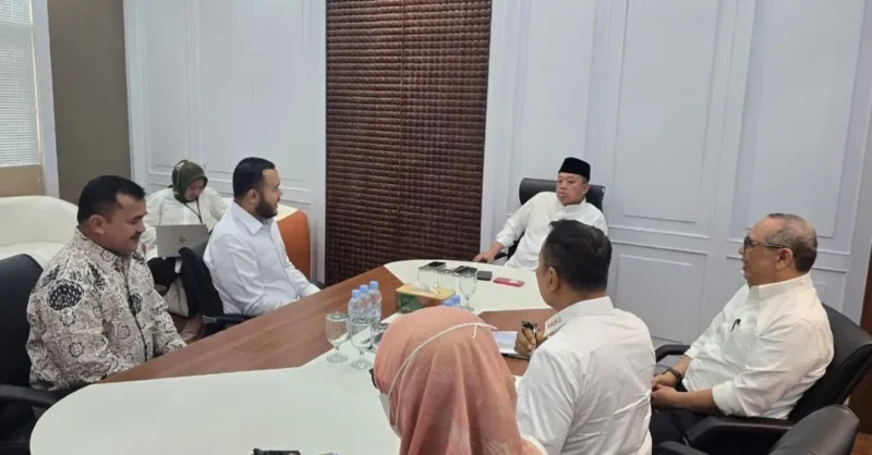 Wali Kota Padang Fadly Amran melakukan pertemuan dengan Menteri ATR/BPN, Nusron Wahid. (Foto: Prokopim Padang)