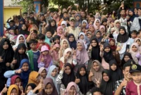 Wamenhaj Dahnil Anzar Simanjuntak bersama Matahari Pagi Indonesia kembali menyalurkan bantuan untuk warga terdampak banjir di Aceh Tamiang. (Foto: Kemenhaj)