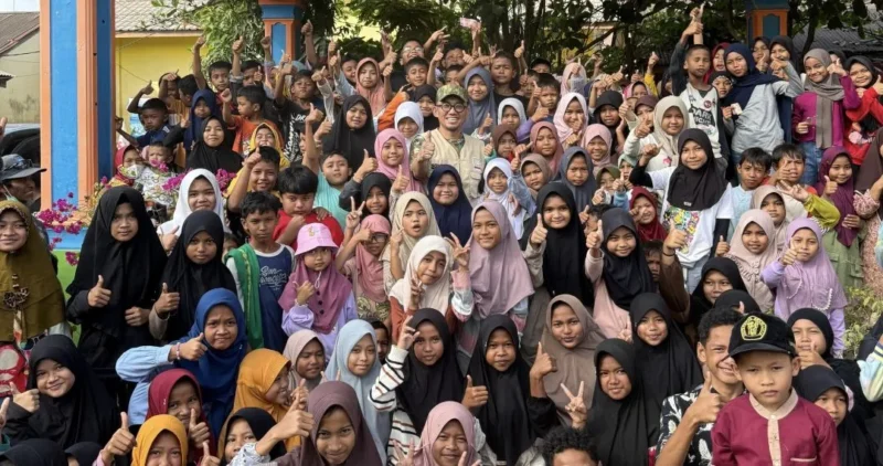 Wamenhaj Dahnil Anzar Simanjuntak bersama Matahari Pagi Indonesia kembali menyalurkan bantuan untuk warga terdampak banjir di Aceh Tamiang. (Foto: Kemenhaj)