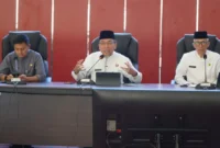 Wakil Wali Kota Padang dalam rapat evaluasi pelaksanaan MBG di Ruang Bagindo Aziz Chan, Balai Kota Padang, Aia Pacah, Jumat (27/2/2026). (Foto: Prokopim Padang)