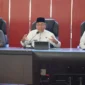 Wakil Wali Kota Padang dalam rapat evaluasi pelaksanaan MBG di Ruang Bagindo Aziz Chan, Balai Kota Padang, Aia Pacah, Jumat (27/2/2026). (Foto: Prokopim Padang)