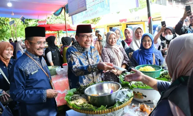 Wakil Wali Kota Padang Maigus Nasir bersama Kepala BBPOM di Padang Martin Suhendri melakukan sidak di Pasar Pabukoan Imam Bonjol, Kamis (26/2/2026). (Foto: Prokopim Padang)