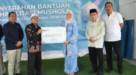 Wakil Wali Kota Padang Maigus Nasir menghadiri penyerahan bantuan rehabilitasi Musala Asrama Panti Asuhan Khusus Anak Mentawai dari PT Angkasa Pura Indonesia, Rabu (18/3/2026). (Foto: Prokopim Padang)