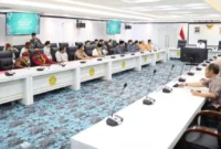 Menteri Pertanian Andi Amran Sulaiman saat menerima audiensi sejumlah organisasi mahasiswa dan pelajar di Kantor Kementerian Pertanian, Jakarta, Jumat (13/3/2026). (Foto: Kementan)