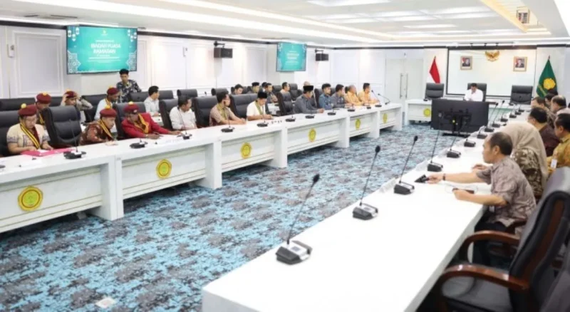 Menteri Pertanian Andi Amran Sulaiman saat menerima audiensi sejumlah organisasi mahasiswa dan pelajar di Kantor Kementerian Pertanian, Jakarta, Jumat (13/3/2026). (Foto: Kementan)