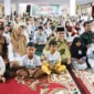 Wakil Wali Kota Padang Maigus Nasir menghadiri program Babayo (Balanjo Baju Rayo) yang digelar Lazis Mitra Ummat Madani Padang di Plaza Andalas, Senin (16/3/2026). (Foto: Prokopim Padang)