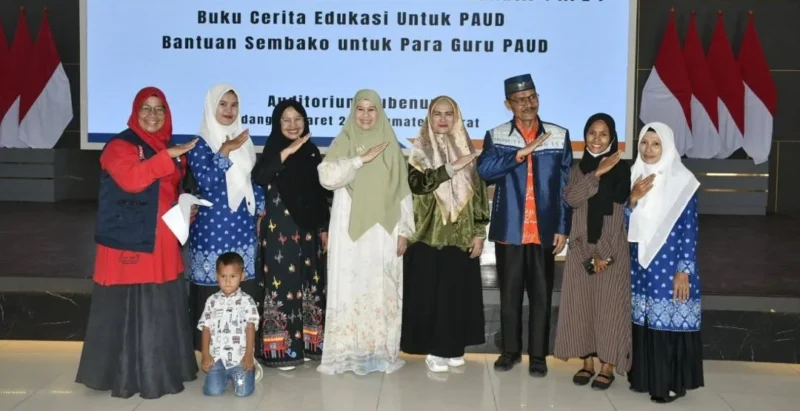 Dua lembaga PAUD yang terdampak bencana banjir di Kota Padang menerima bantuan dari program Askrindo Peduli. (Foto: Diskominfo Padang)