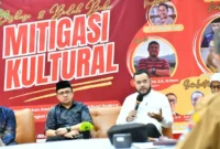Wali Kota Padang, Fadly Amran menjadi narasumber dalam kegiatan bedah buku Mitigasi Kultural: Pengetahuan Lokal Kebencanaan Masyarakat Sumatera Barat di Bagindo Aziz Chan Youth Center, Selasa (10/3/2026). (Foto: Prokopim Padang)