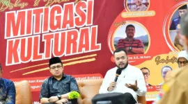 Wali Kota Padang, Fadly Amran menjadi narasumber dalam kegiatan bedah buku Mitigasi Kultural: Pengetahuan Lokal Kebencanaan Masyarakat Sumatera Barat di Bagindo Aziz Chan Youth Center, Selasa (10/3/2026). (Foto: Prokopim Padang)